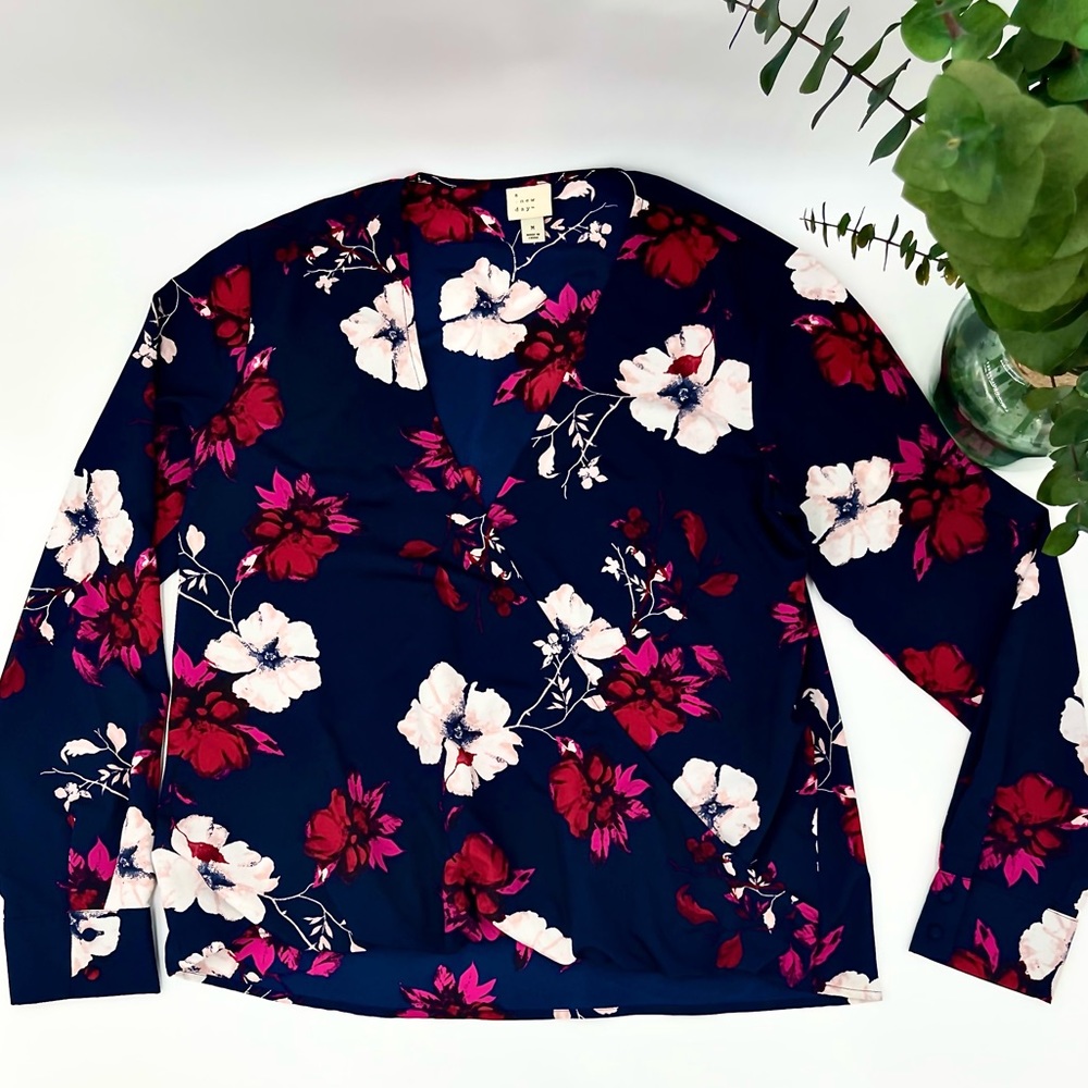 A New Day woman’s Floral Blouse Size Medium
